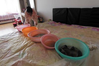 合作楼上漏水，住户失联，小区没物管，业主维权难！律师来支招……